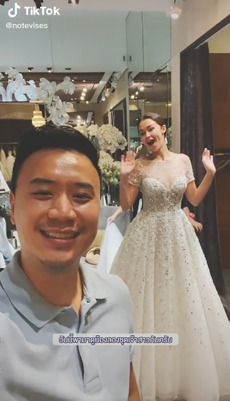 โน้ต วิเศษ พา แพทริเซีย กู๊ด ลองชุดเจ้าสาว