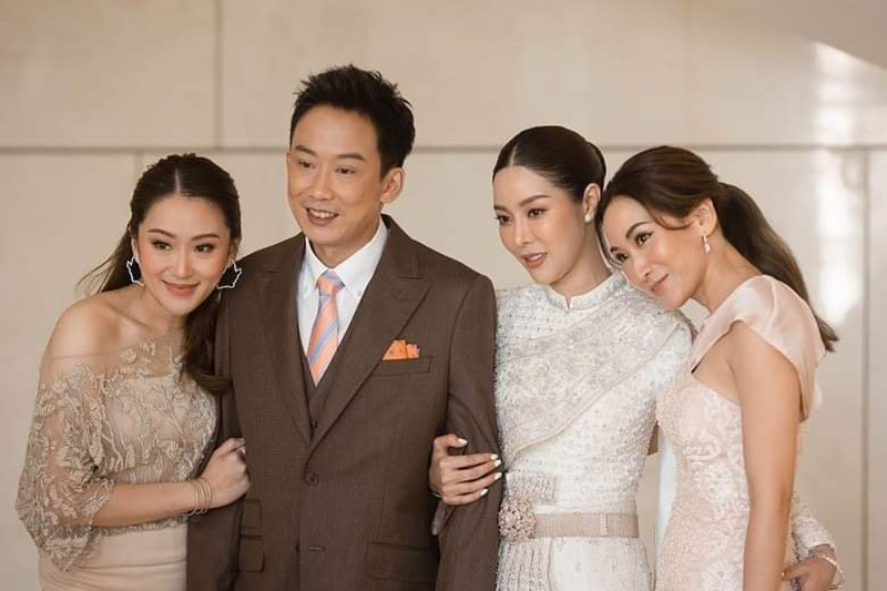 โอ๊ค พานทองแท้ 