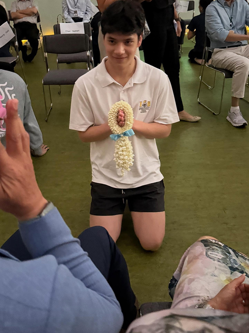 นุสบา เผยโมเมนต์ซึ้ง น้องกันต์ กราบพ่อแม่หลังเรียนจบ