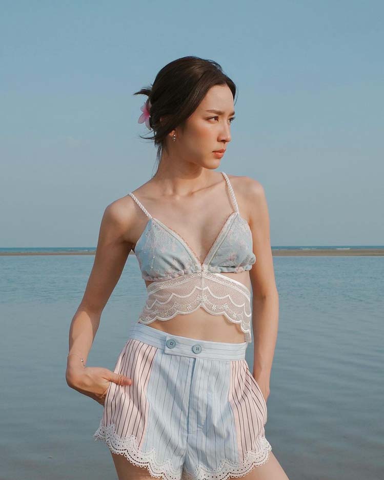 โม มนชนก