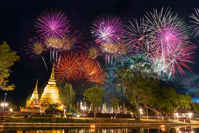 งานประเพณีลอยกระทง เผาเทียน เล่นไฟ ประจำปี 2567 จังหวัดสุโขทัย
