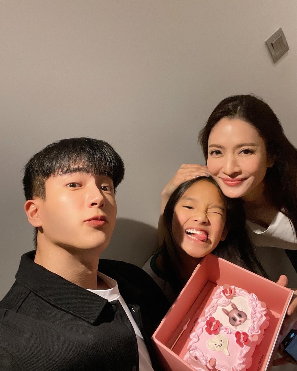 นนกุล ลงรูปอวยพรวันเกิดแอฟ บอกเราเคยถ่ายรูปด้วยกัน 11 ปีก่อน