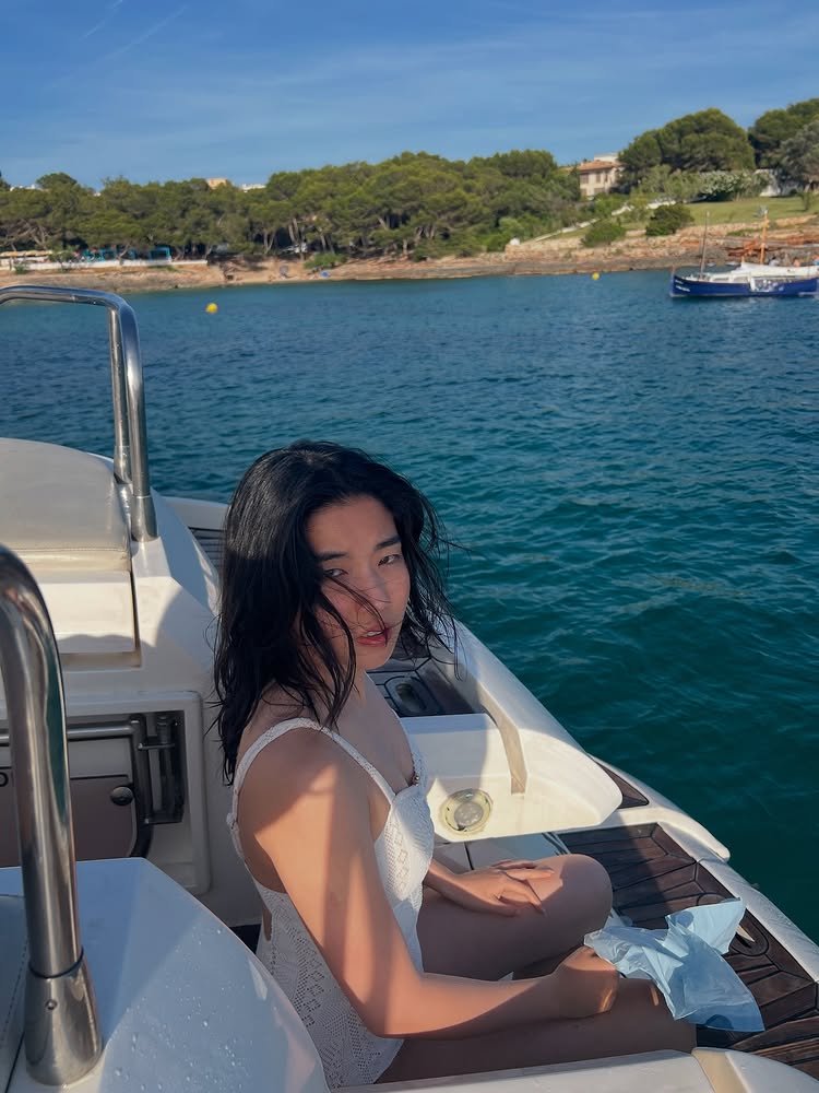 ก้อย อรัชพร ชีเสิร์ฟวันพีซกลางทะเลที่สเปน