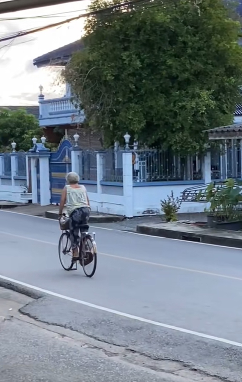 ขึ้นจักรยาน