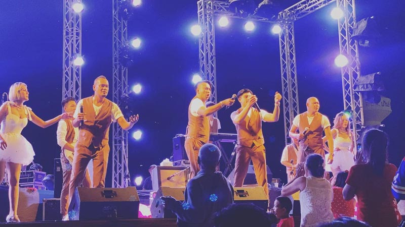 บอล เชิญยิ้ม