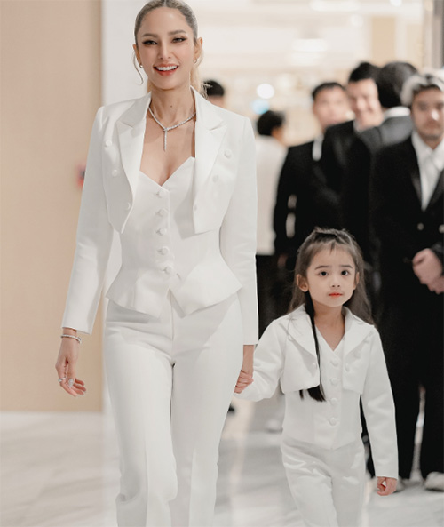 อุ้ม ลักขณา ประวัติ