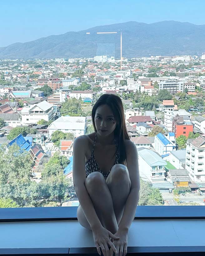 บี น้ำทิพย์ ใส่ทูพีซอวดเซ็กซี่ โชว์หุ่นเผ็ดจี๊ดจ๊าด