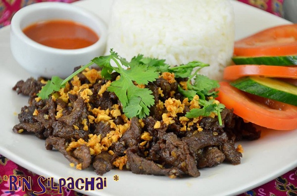 เนื้อทอดกระเทียมพริกไทย