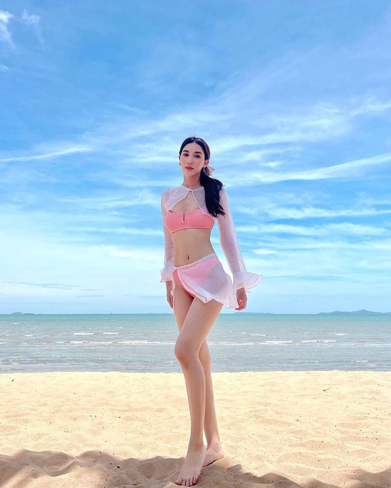 เบส รักษ์วนีย์