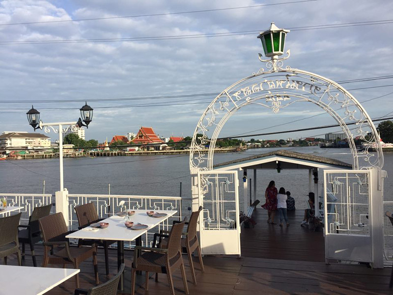 ร้านอาหารริมน้ำ ใกล้กรุงเทพฯ