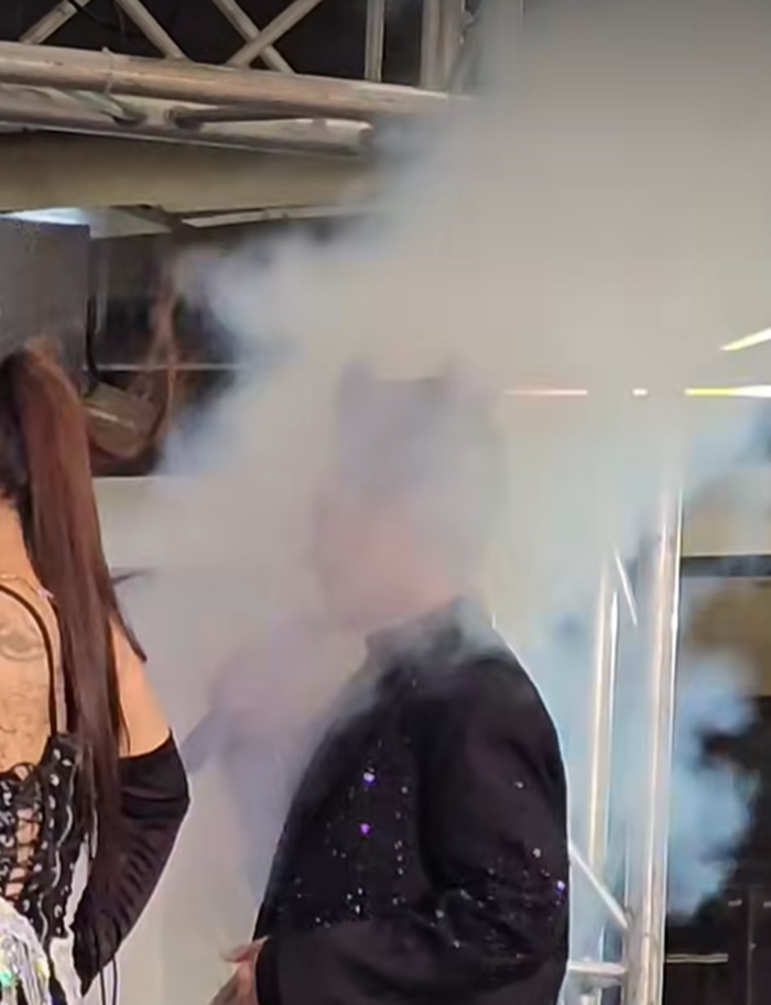 นักร้องหนุ่ม