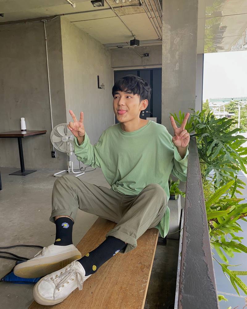 เฟิร์ส อนุวัตน์