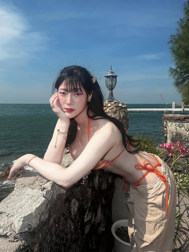 พลอย พลอยสุรีย์