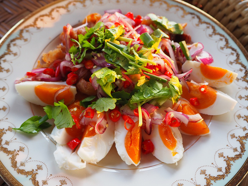 ยำไข่เค็ม