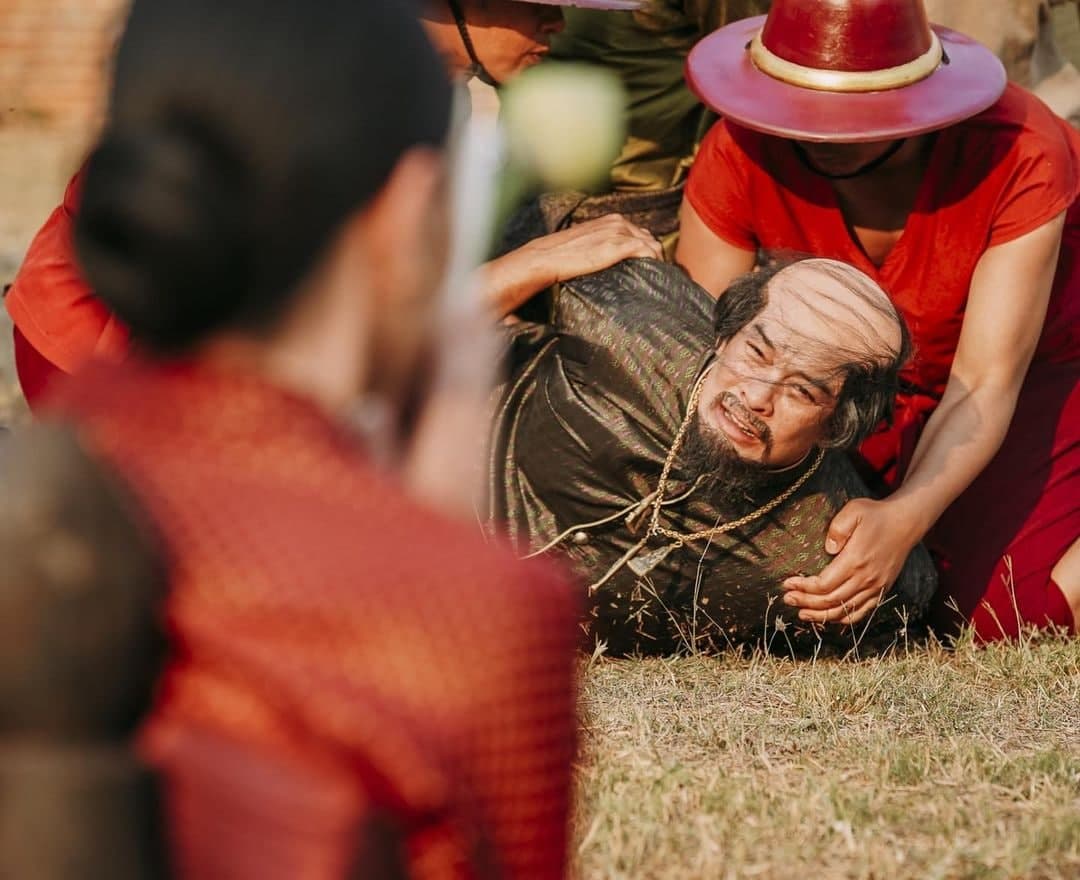 ชาคริต แย้มนาม 