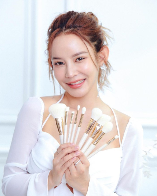 แก้มกี้ กชวรรณ ประวัติ