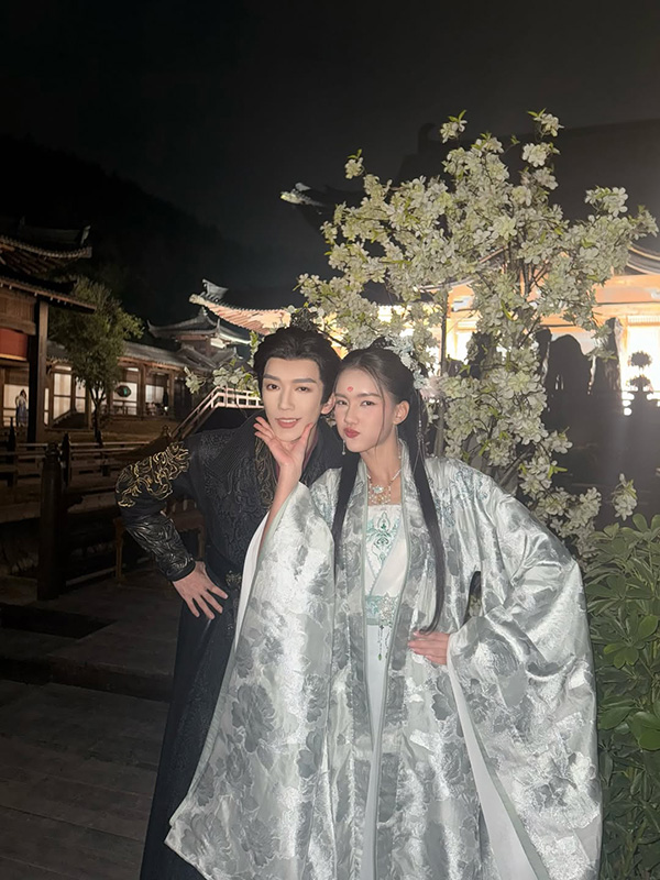 ลิซ่า อลิซา นางเอก สาวไทยข้ามภพป่วนใจแม่ทัพ