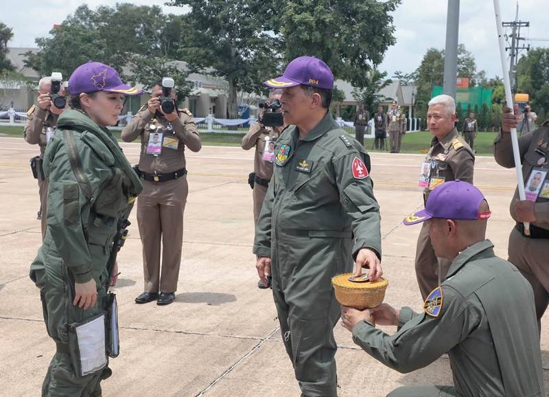 ในหลวง - พระราชินี
