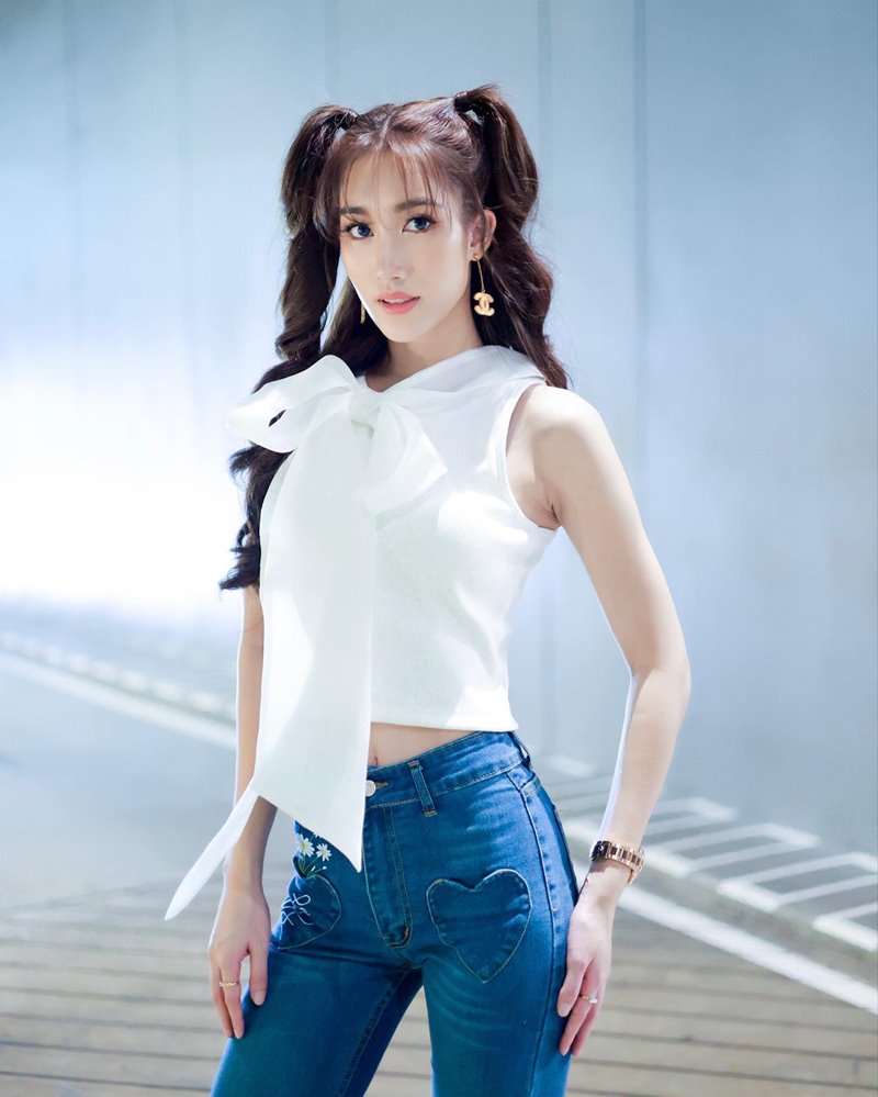 เบส รักษ์วนีย์