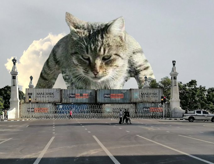 คอนเทนเนอร์ปิดถนน