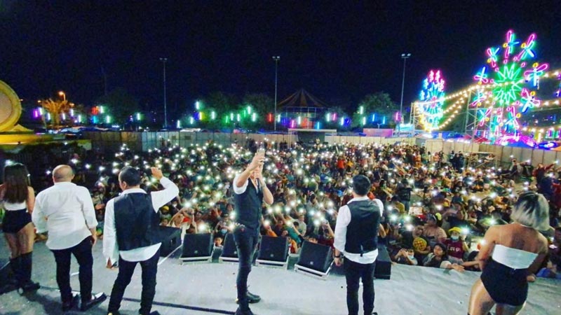 บอล เชิญยิ้ม