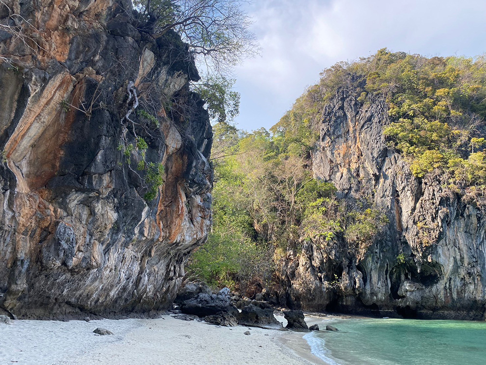 เกาะเหลาลาดิง บรรยากาศ
