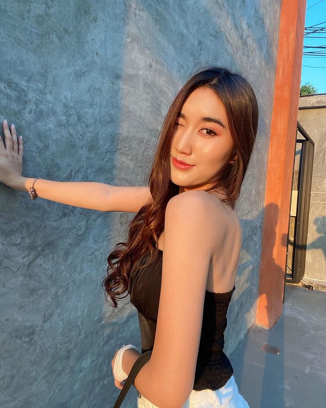 เบส รักษ์วนีย์