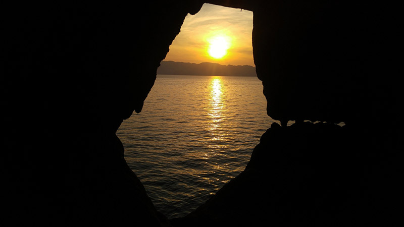 ผาเขาค้อม กระบี่