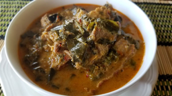 แกงขี้เหล็กเนื้อย่าง