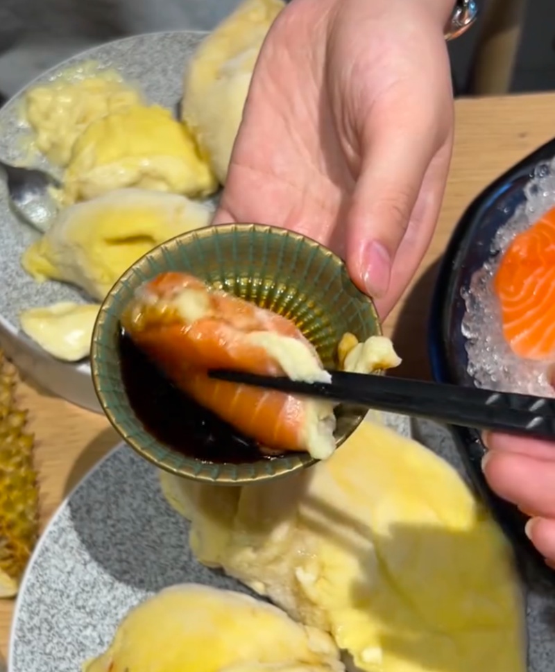 แซลมอนทุเรียน