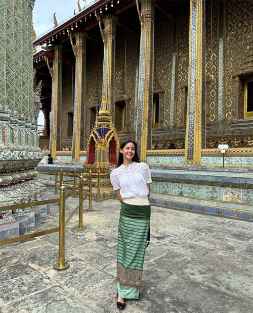 ญาญ่า อุรัสยา ใส่ผ้าถุงไปวัด