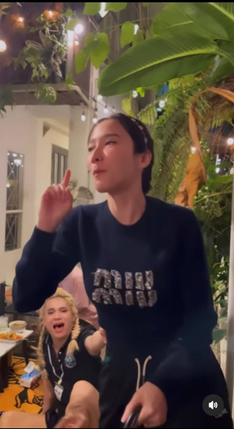 อั้ม พัชราภา, ไฮโซพก