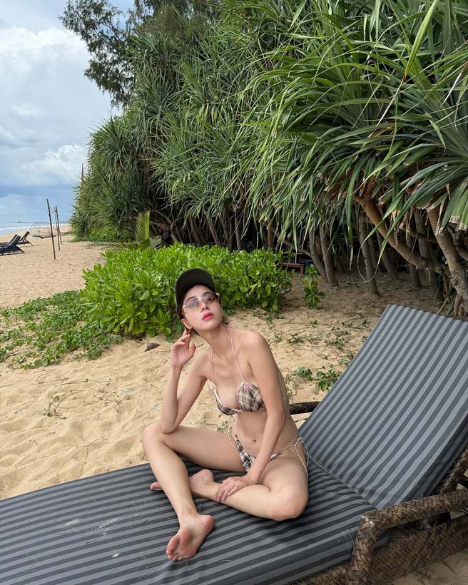 นิวเคลียร์ หรรษา นุ่งบิกินี่ตัวจิ๋ว ๆ โชว์หุ่นเซี้ยะริมหาด