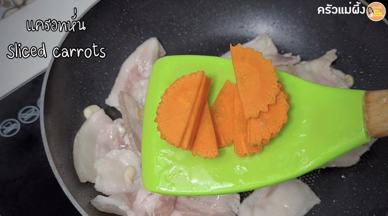 หมูสามชั้นผัดกิมจิ