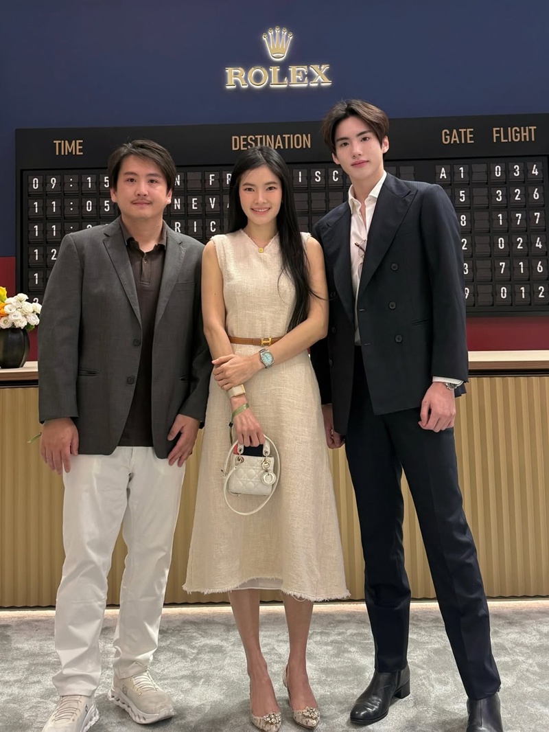 ภูธัชชัย วง BUS ออกงานกับพ่อแม่ 