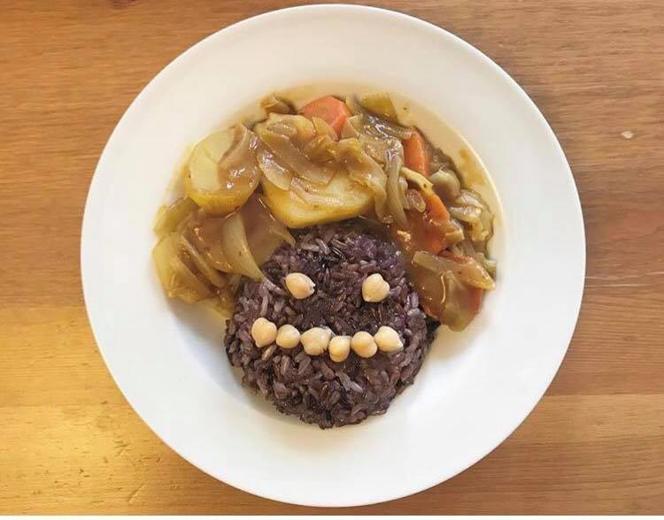 ข้าวราดแกงกระหรี่ผัด