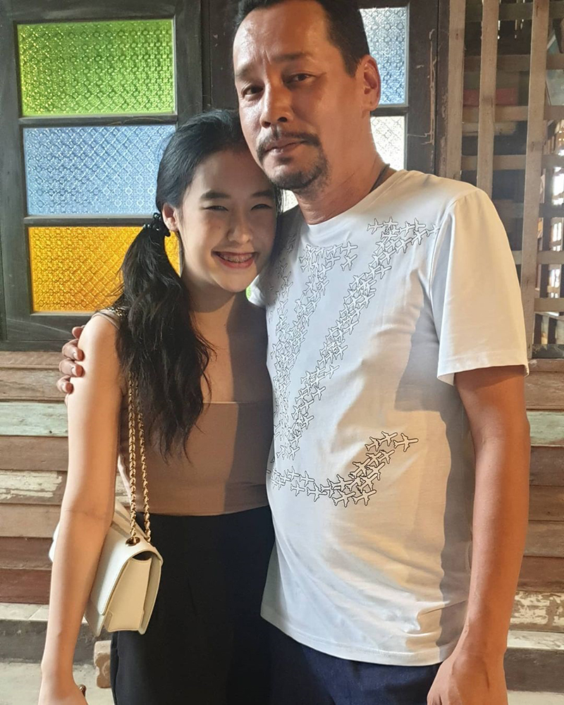 พลอย มงกุฎเพชร