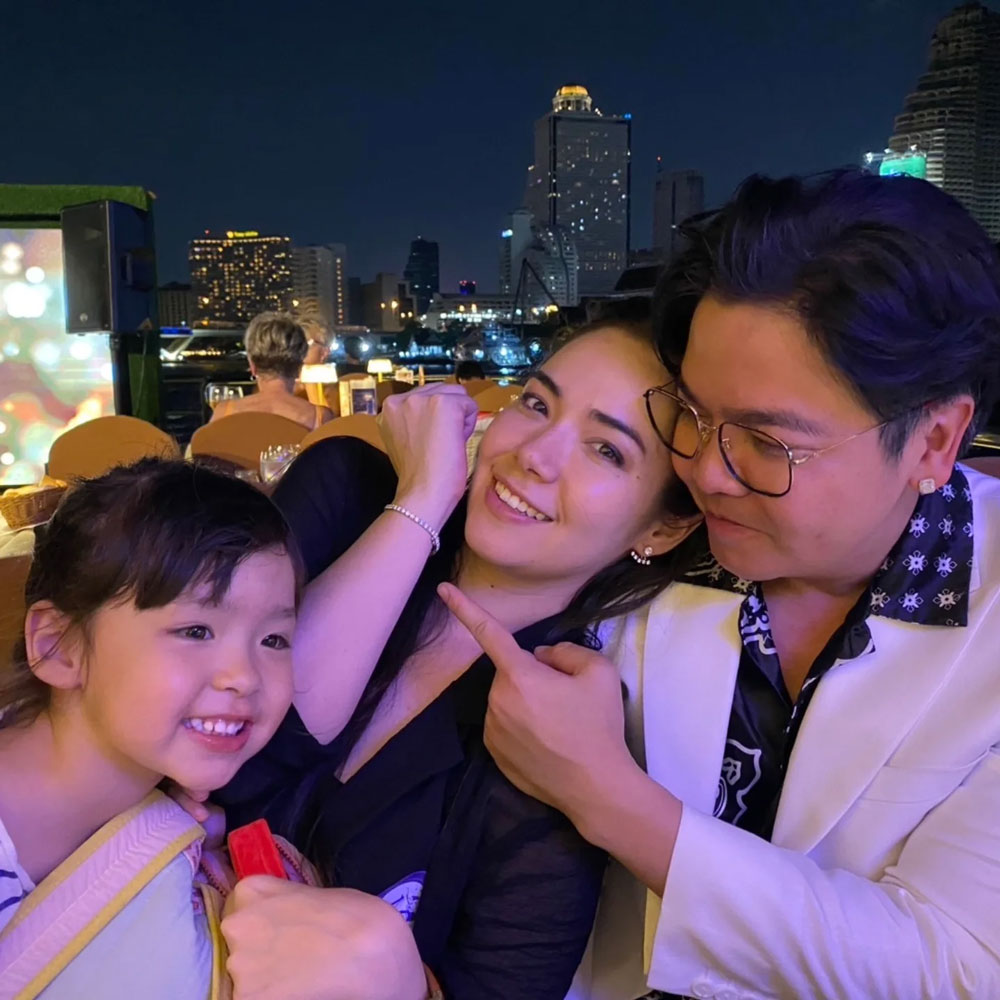 มิเรียน โชว์ของขวัญชิ้นพิเศษ ขอบคุณพีเคกับคุณแม่ พาเลี้ยงวันเกิด