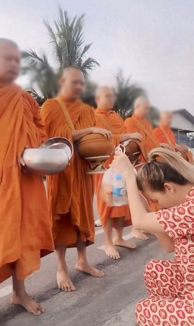 จ๊ะ นงผณี เจอคนทัก ใส่บาตรแล้วห้ามนั่งรับพร