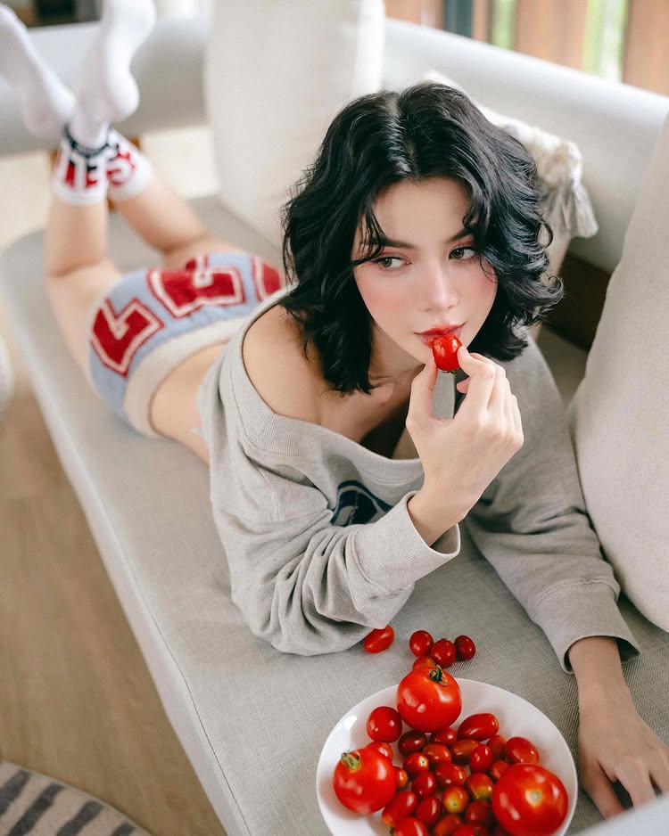 มีมี่ กัลยรัตน์ นุ่งสั้น โชว์เซ็กซี่เบา ๆ