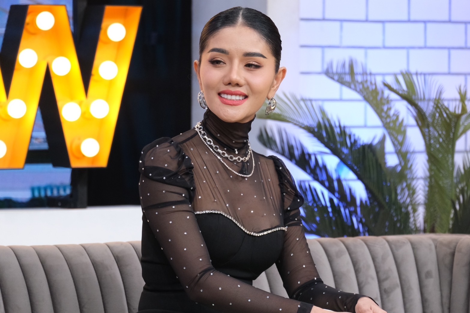 แพรวพราว แสงทอง