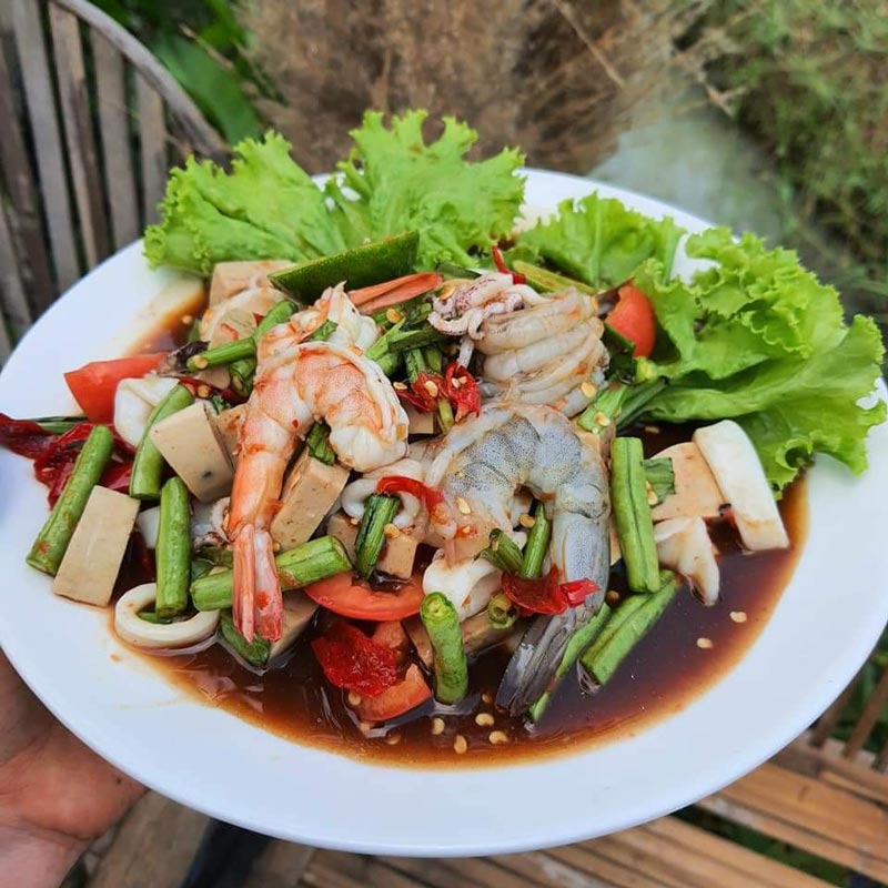 คาเฟ่ในสวนยาง