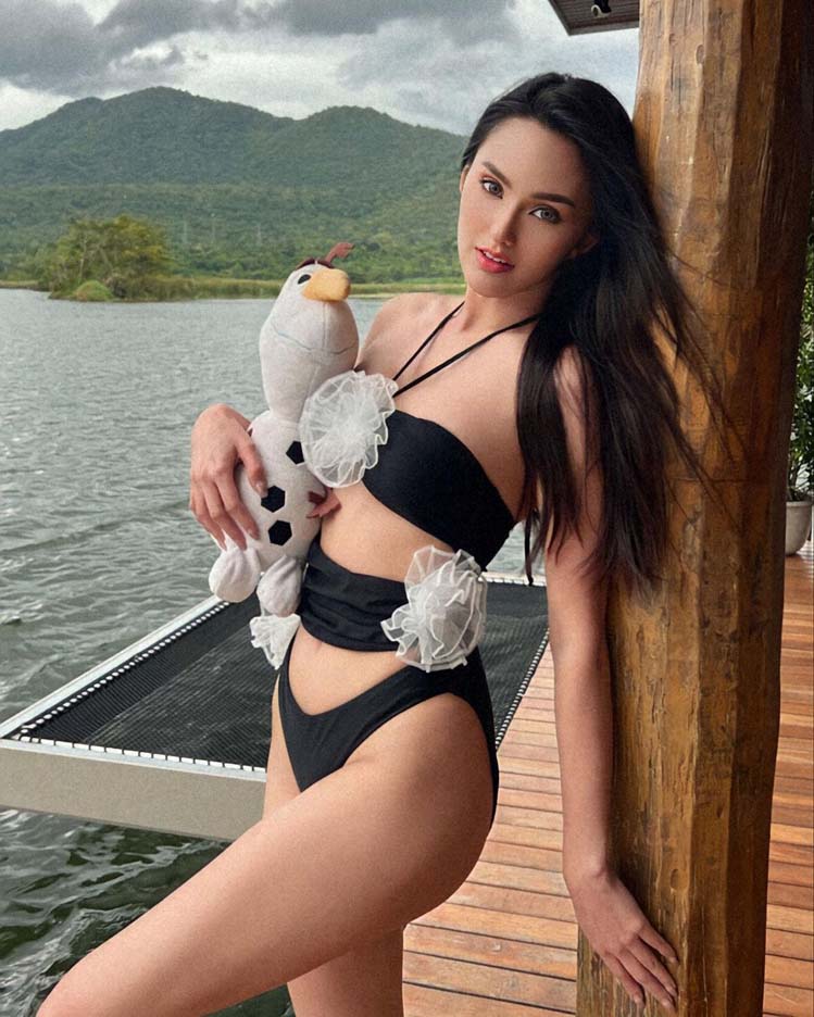 นาย ชนุชตรา ชุดว่ายน้ำ