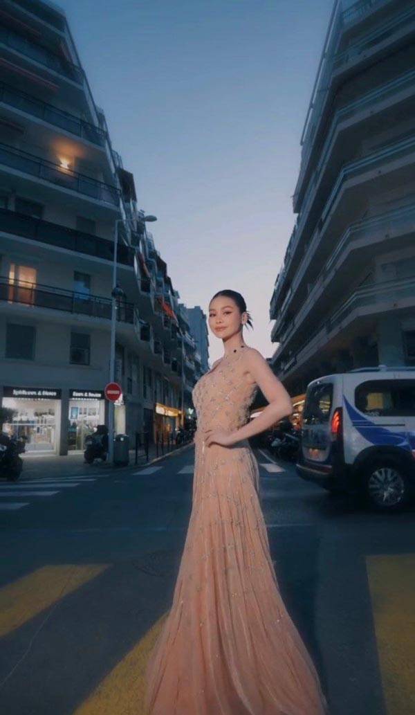 อิงฟ้า วราหะ เฉิดฉายเดินพรมแดงเทศกาลหนังเมืองคานส์