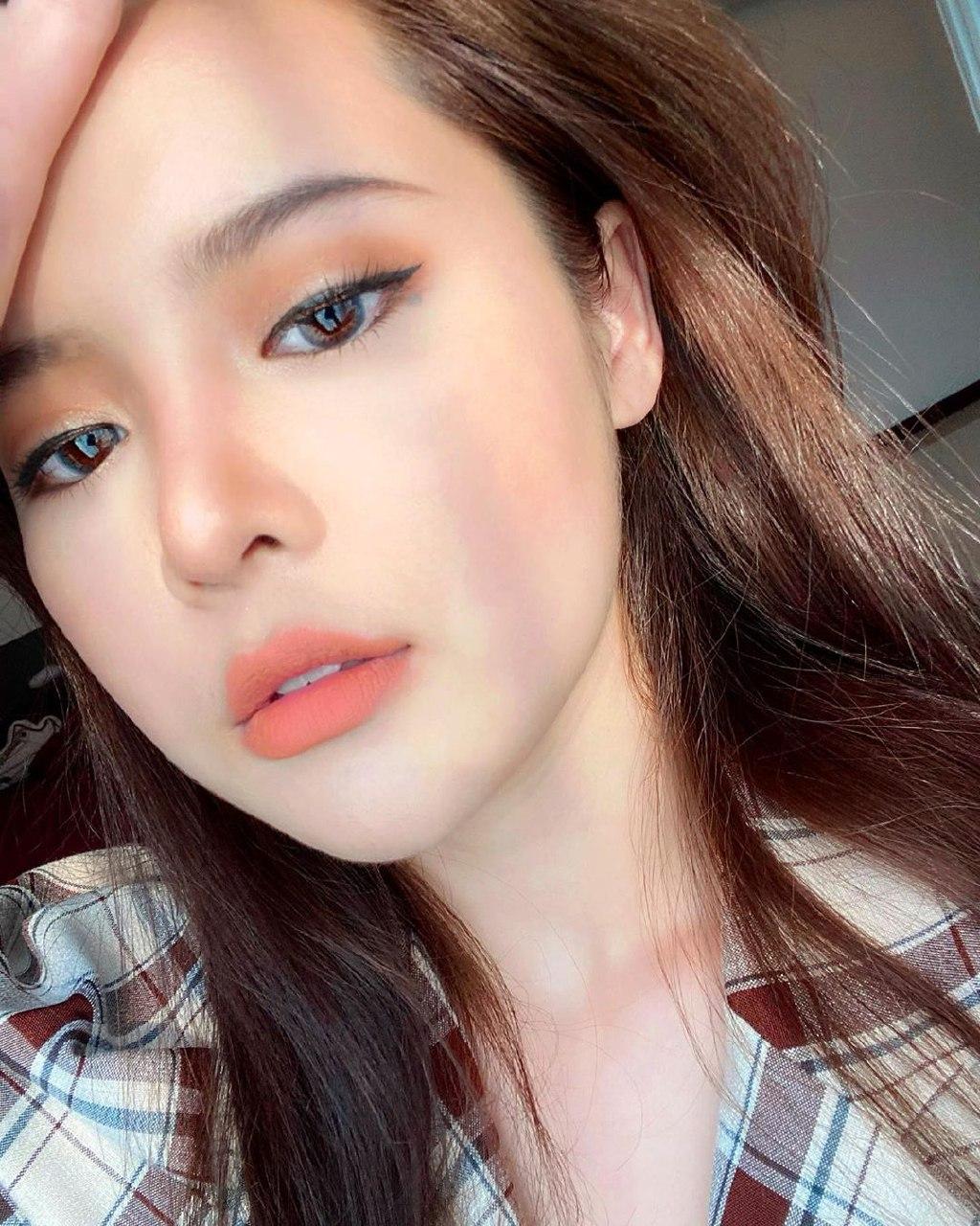 แอนนี่ สรารัตน์