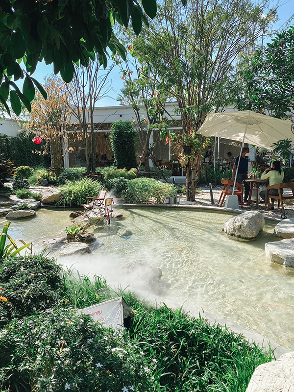 คาเฟ่ริมทะเลสาบ