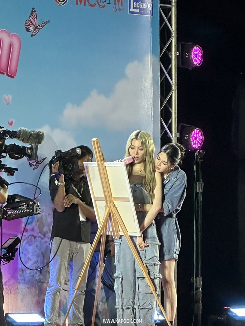 บรรยากาศแห่งความสุข หลิง ออม 