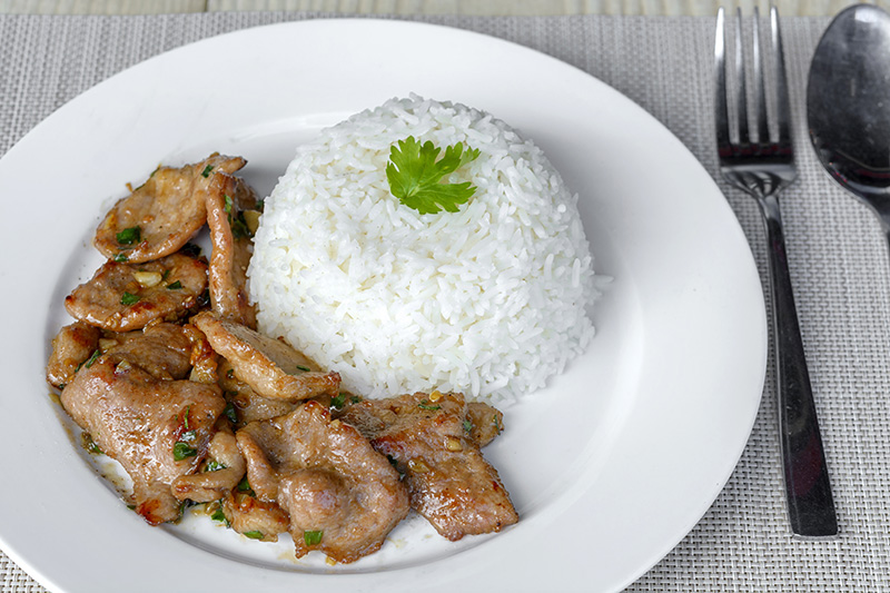 ข้าวหมูทอดกระเทียม เมนูสิ้นเดือน เมนูประหยัด
