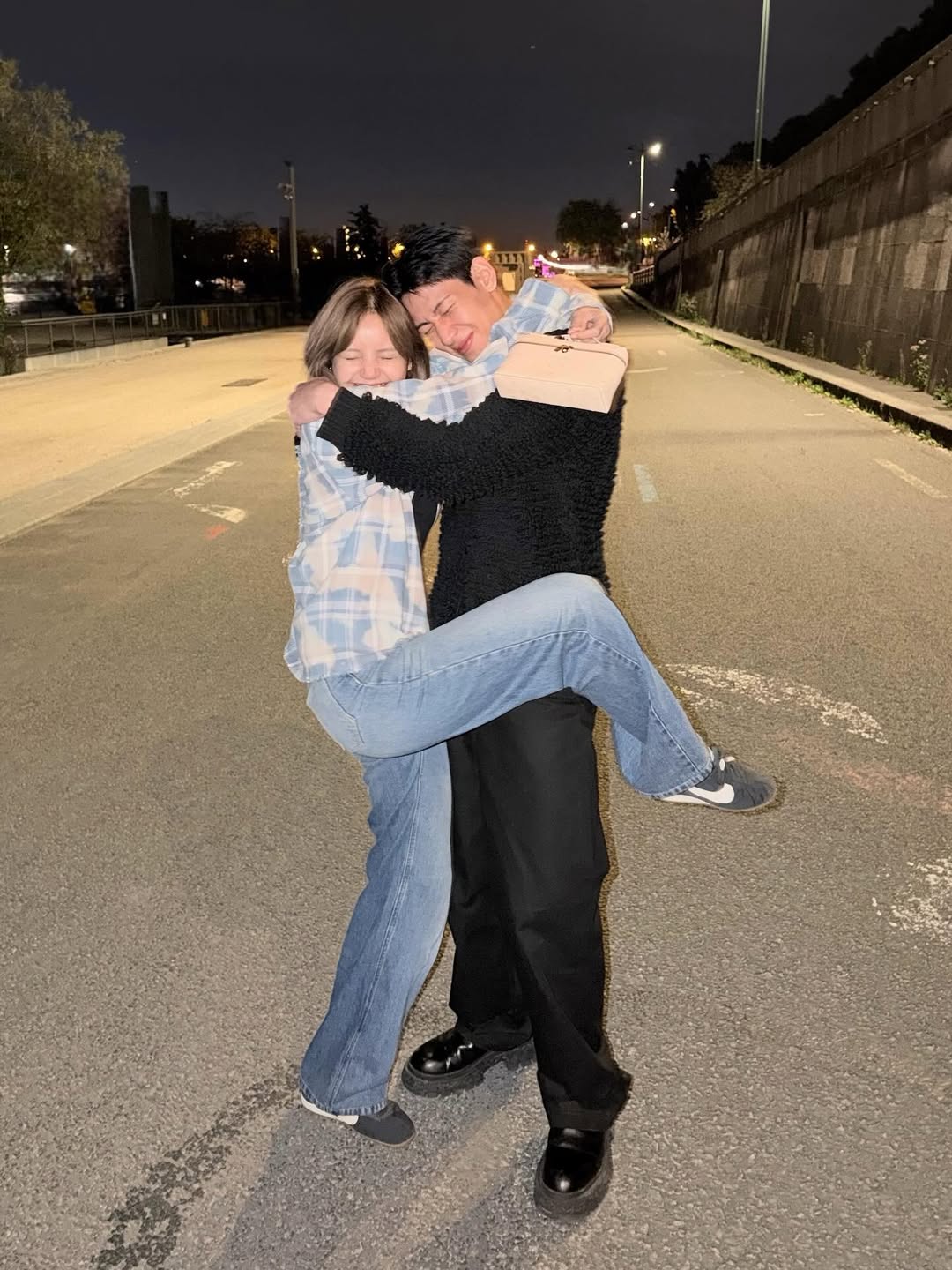 แบมแบม GOT7 โพสต์ภาพเจอ  ลิซ่า BLACKPINK ที่ปารีส 