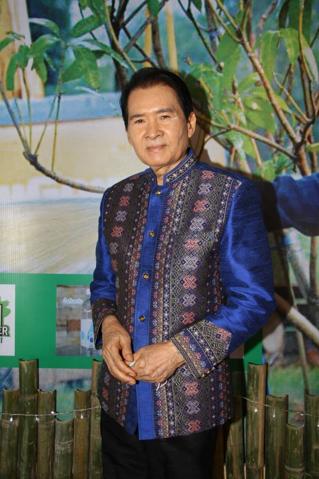  เพลิน พรหมแดน